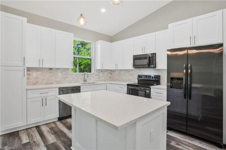 2827  Desoto S BLVD, Naples, FL 34117