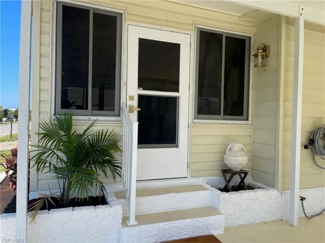 5527  Colonial  RD, North Fort Myers, FL 33917