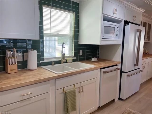 5527  Colonial  RD, North Fort Myers, FL 33917
