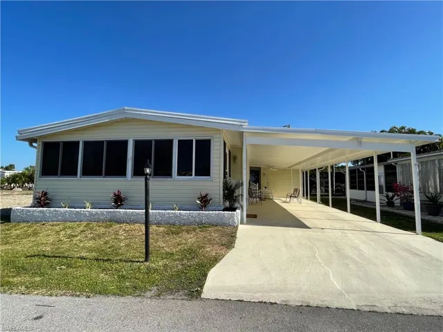 5527  Colonial  RD, North Fort Myers, FL 33917