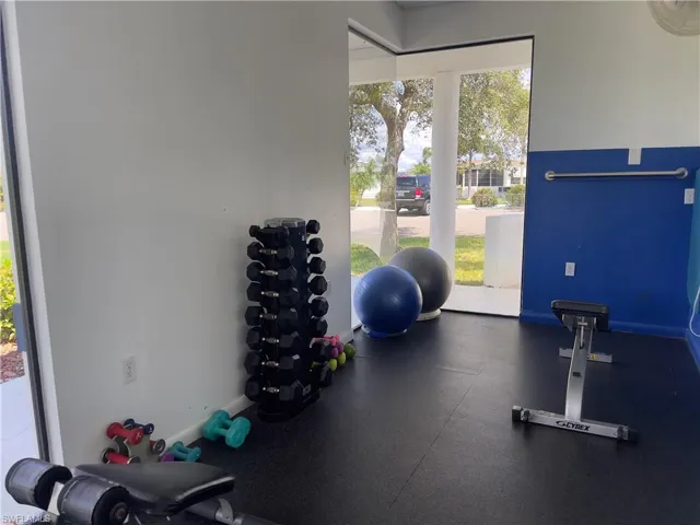 5527  Colonial  RD, North Fort Myers, FL 33917