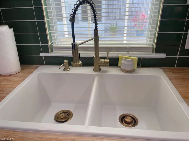 5527  Colonial  RD, North Fort Myers, FL 33917