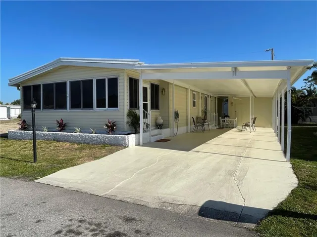 5527  Colonial  RD, North Fort Myers, FL 33917