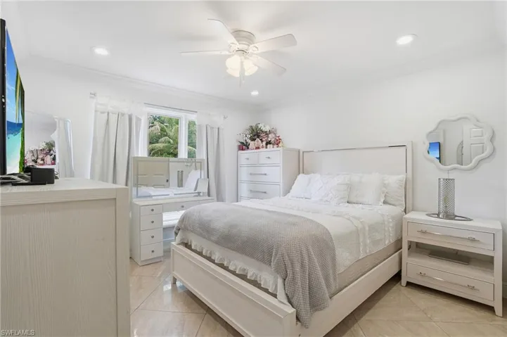 5930  Sea Grass  LN, Naples, FL 34116