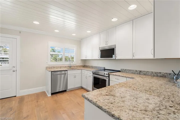 310  14th S AVE, Naples, FL 34102