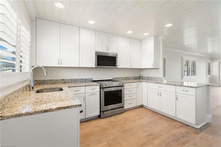 310  14th S AVE, Naples, FL 34102