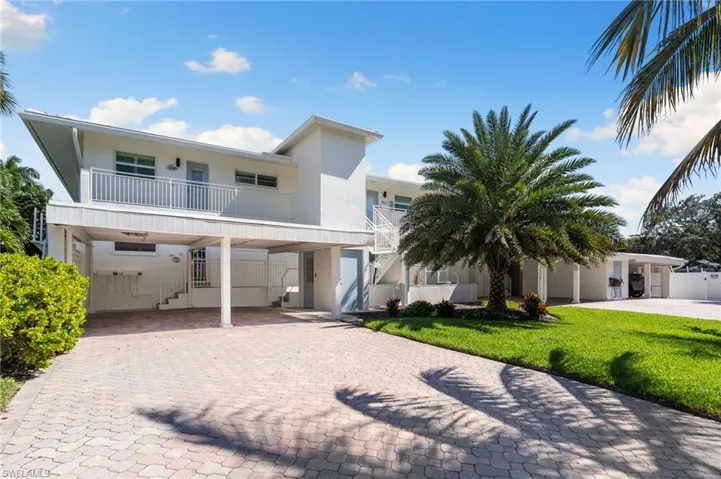 310  14th S AVE, Naples, FL 34102