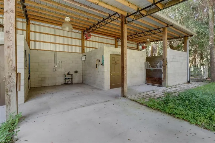 Wash & tie down area, tack room and 1st stall