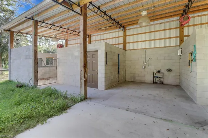 Wash & tie down area, feed room and 2nd stall