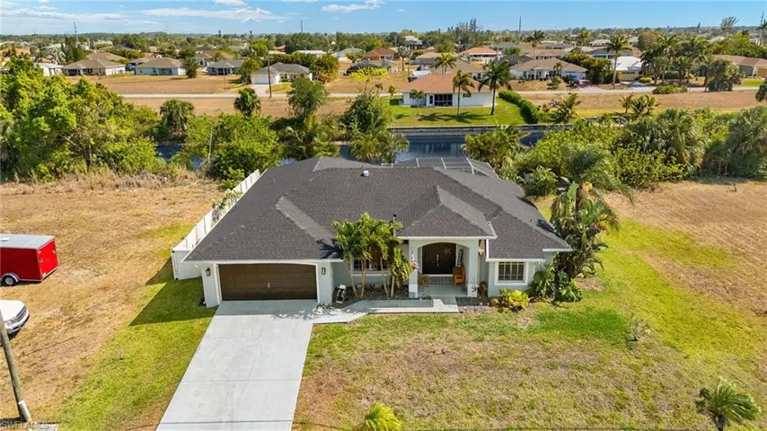 Birds eye view of property featuring a residential view