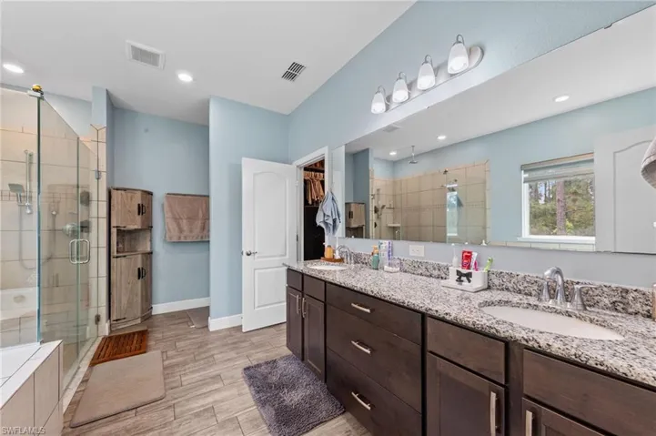 Master bathroom 1