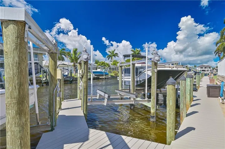 Private boat lift