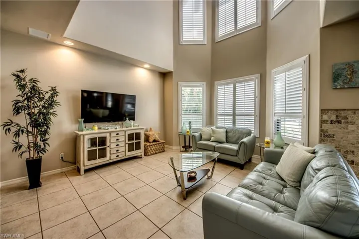 5601 Del Rio Ct, Cape Coral, Florida 33904