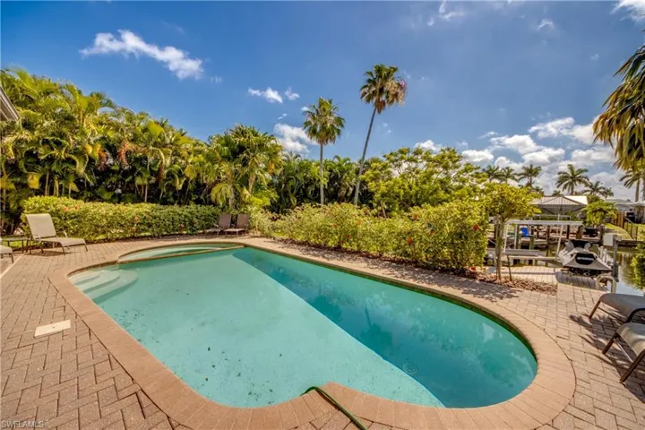 5601 Del Rio Ct, Cape Coral, Florida 33904