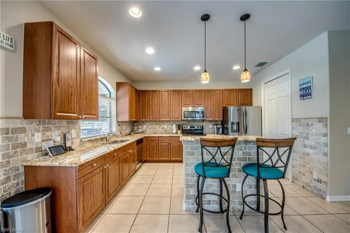 5601 Del Rio Ct, Cape Coral, Florida 33904