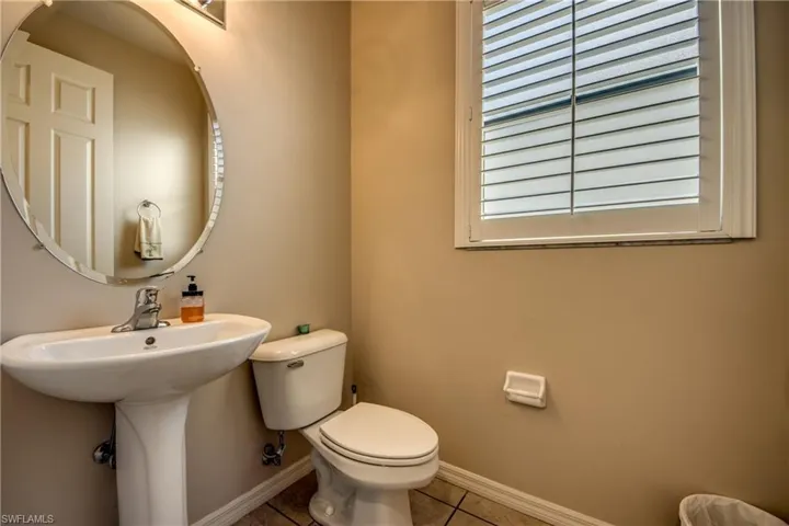5601 Del Rio Ct, Cape Coral, Florida 33904