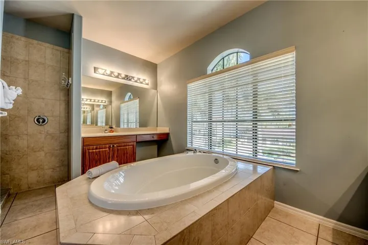 5601 Del Rio Ct, Cape Coral, Florida 33904