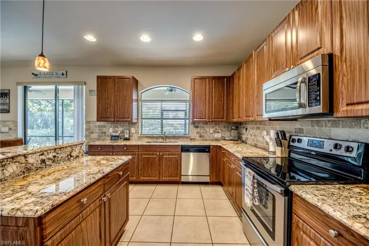5601 Del Rio Ct, Cape Coral, Florida 33904