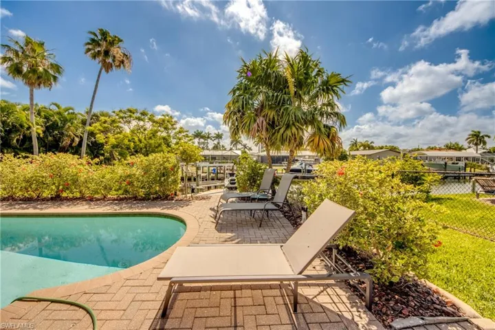 5601 Del Rio Ct, Cape Coral, Florida 33904