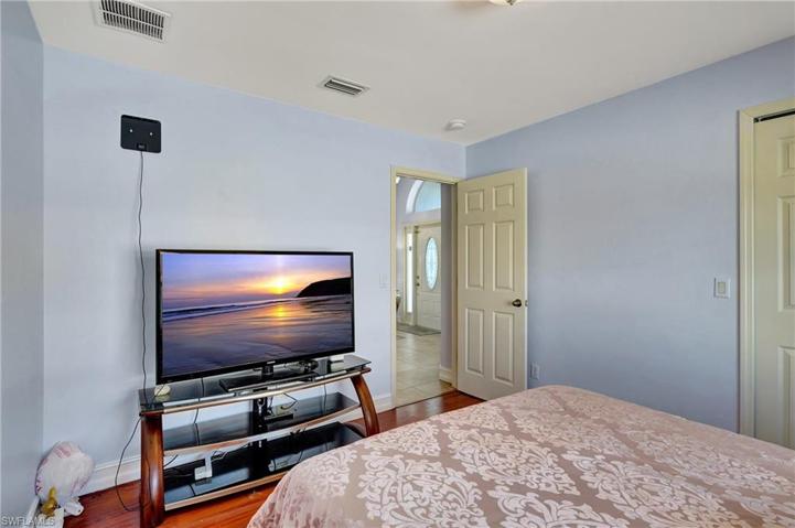 Guest bedroom