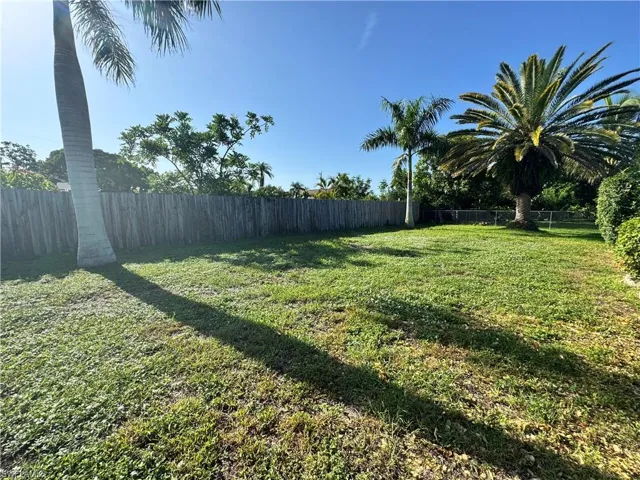 1027 Se 17th Ave, Cape Coral, Florida 33990