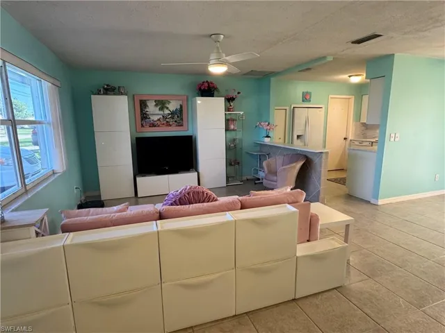 1027 Se 17th Ave, Cape Coral, Florida 33990