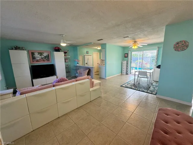 1027 Se 17th Ave, Cape Coral, Florida 33990