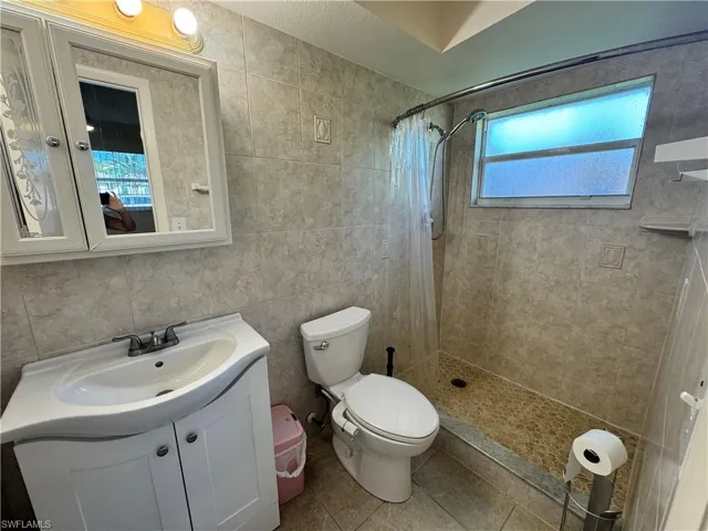 1027 Se 17th Ave, Cape Coral, Florida 33990
