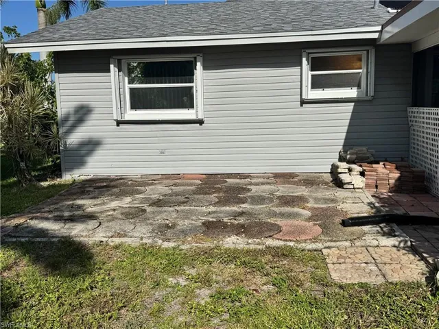 1027 Se 17th Ave, Cape Coral, Florida 33990