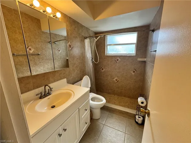 1027 Se 17th Ave, Cape Coral, Florida 33990