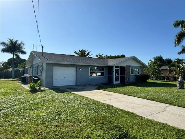 1027 Se 17th Ave, Cape Coral, Florida 33990