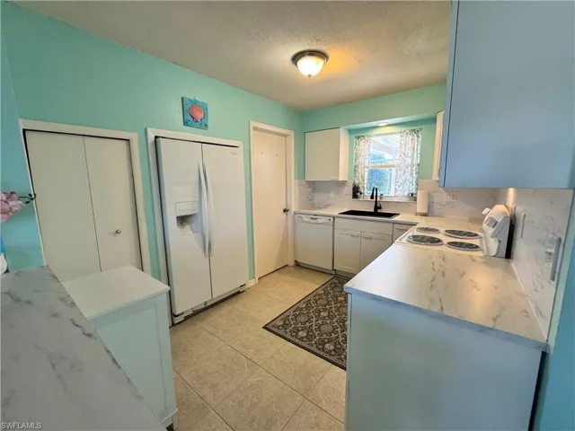 1027 Se 17th Ave, Cape Coral, Florida 33990