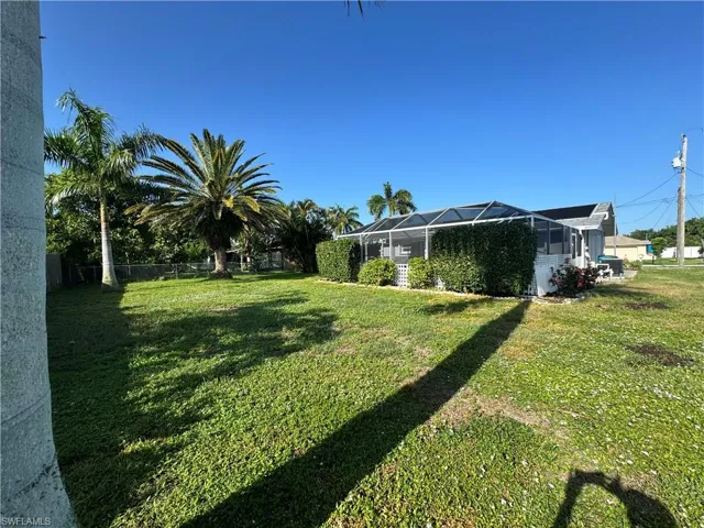 1027 Se 17th Ave, Cape Coral, Florida 33990