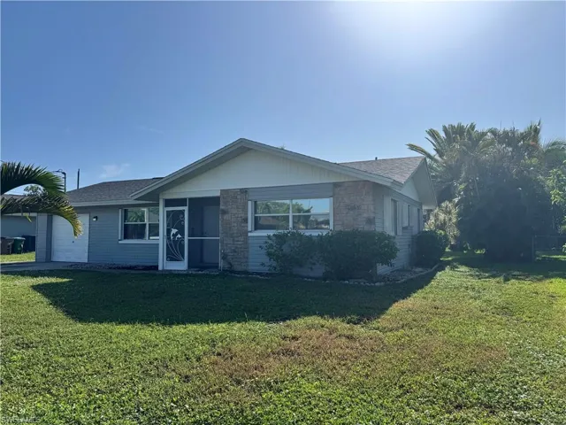 1027 Se 17th Ave, Cape Coral, Florida 33990