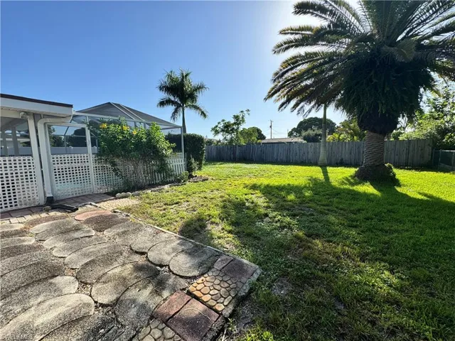 1027 Se 17th Ave, Cape Coral, Florida 33990