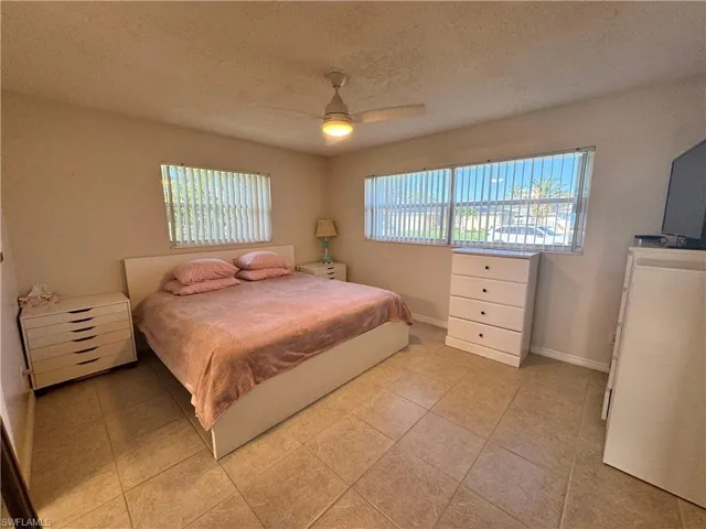 1027 Se 17th Ave, Cape Coral, Florida 33990