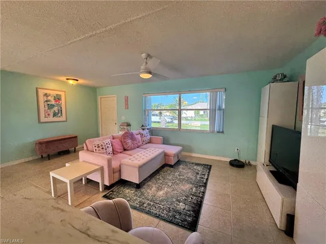1027 Se 17th Ave, Cape Coral, Florida 33990