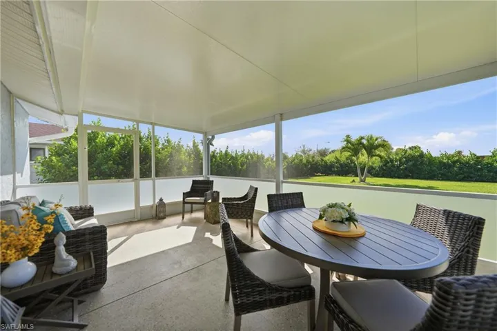 Sunroom / solarium with outdoor dining space