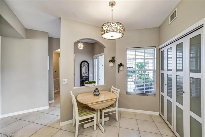 Eat-in Kitchen