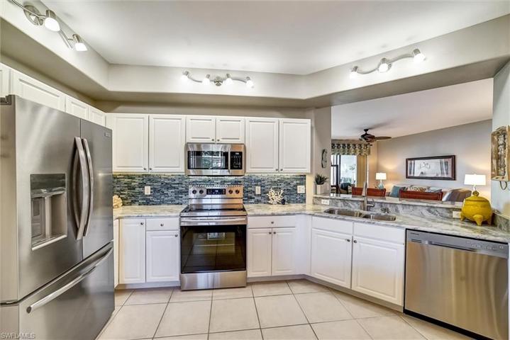 Stainless appliances & granite tops!
