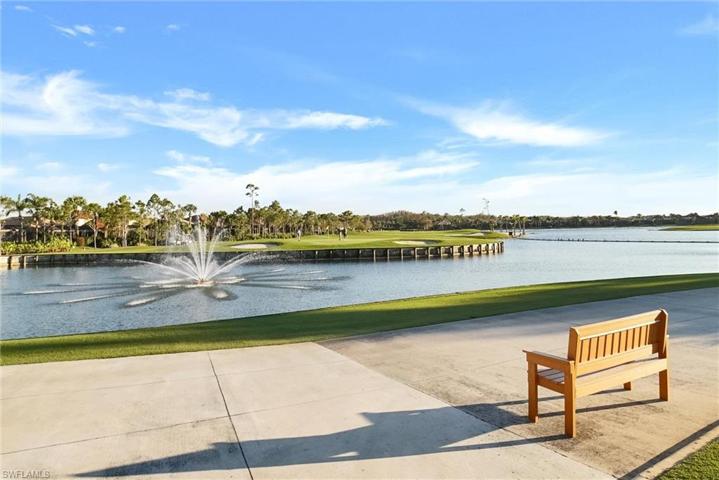 Clubhouse view to 18th green