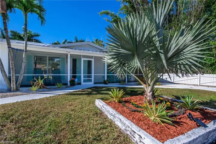 28 Constitution Dr, Naples, Florida 34112