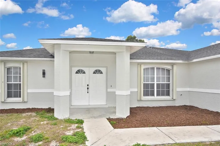 530 Peerless Cir, Lehigh Acres, Florida 33974