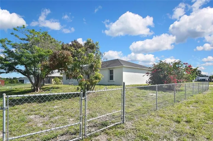 530 Peerless Cir, Lehigh Acres, Florida 33974