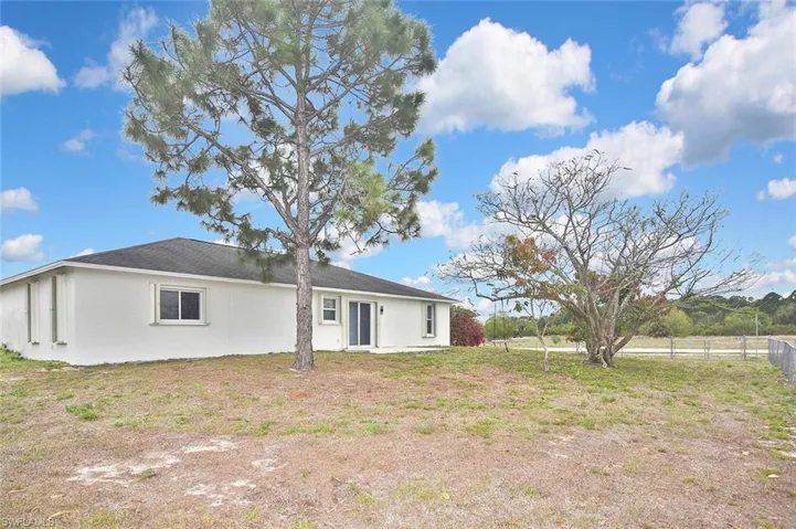 530 Peerless Cir, Lehigh Acres, Florida 33974