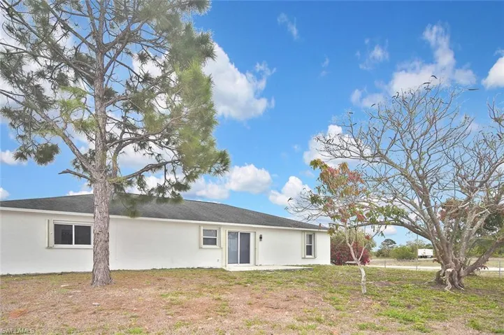 530 Peerless Cir, Lehigh Acres, Florida 33974