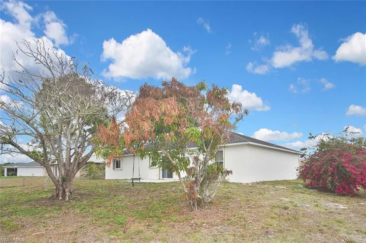 530 Peerless Cir, Lehigh Acres, Florida 33974