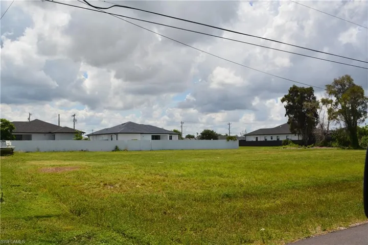 327 Nw 16th Pl, Cape Coral, Florida 33993