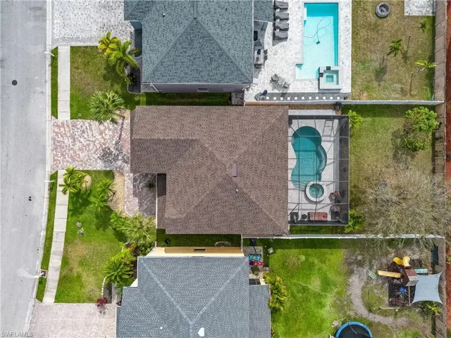 Birds eye view of property