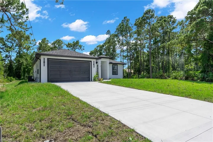 1030 Hunter St E, Lehigh Acres, Florida 33974